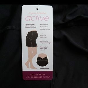 Ingrid & Isabel ACTIVE SKIRT With crossover panel.